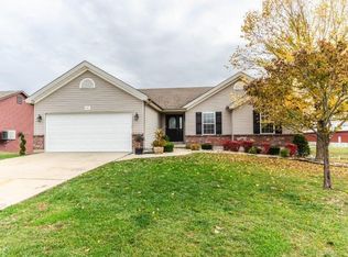 202 Trotters Point Dr, Wright City, MO 63390