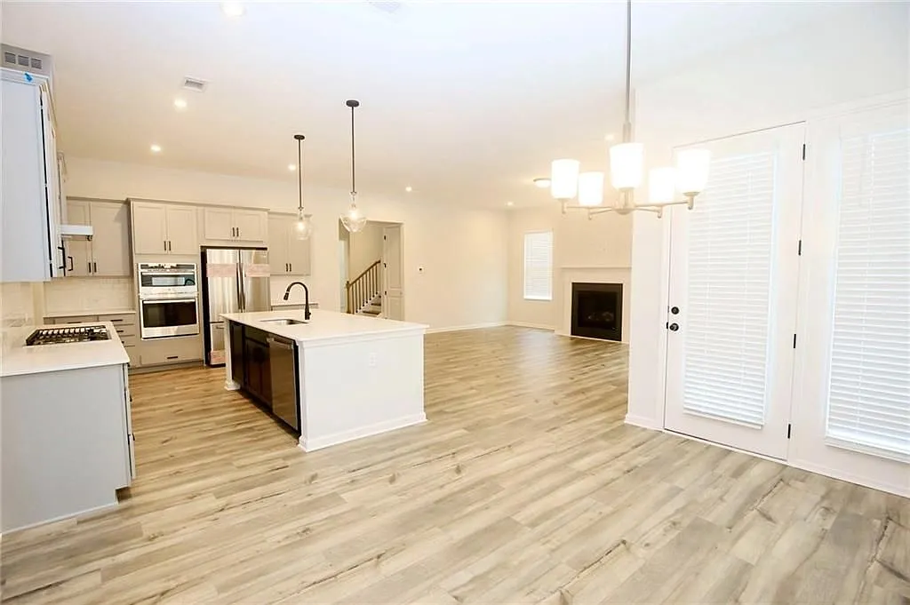 5 bed, 3.0 bath, 2736 sqft, $2,750 — Photo 4