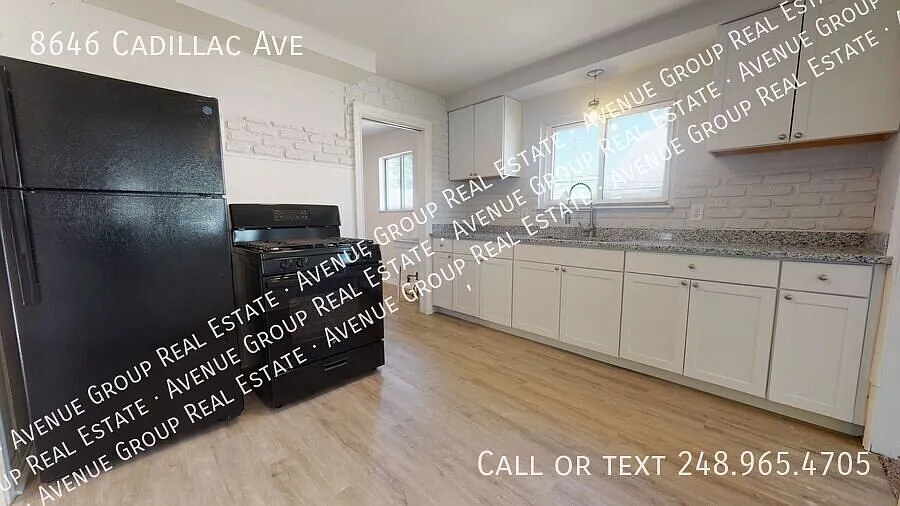 Charming 3-Bedroom W/ Garage Home for Lease in Warren, MI — Photo 2