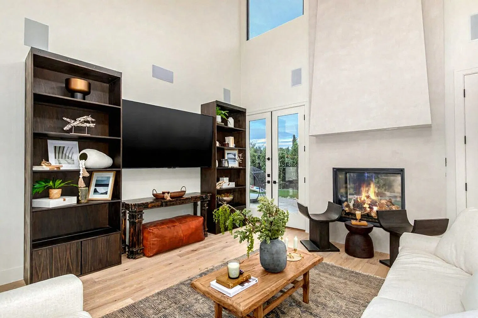 6 bed, 5.0 bath, 4036 sqft, $28,893 — Photo 1