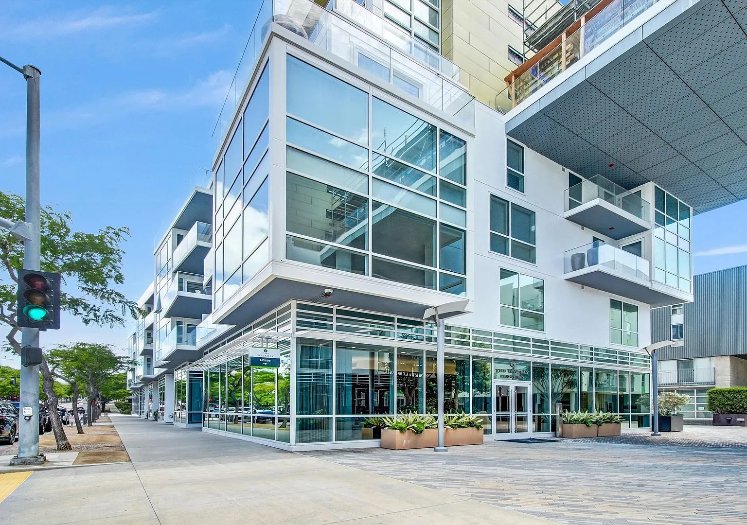Oceanview Luxurious Chic Condo for High Quality Lifestyle — Photo 1