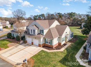 8720 Fox Chase Ln, Charlotte, NC 28269