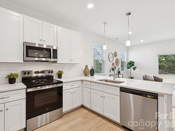 5th image of 1420 N Charlotte Ave
