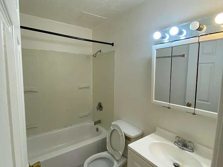 2901 Harrison Ave — Photo 5