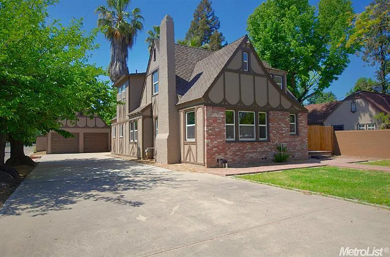 1103 College Ave photo 1