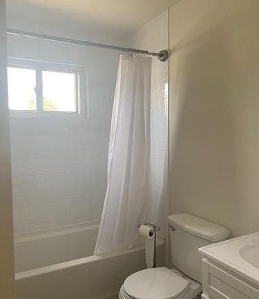 3rd image of 18 Farmington Ave APT A4