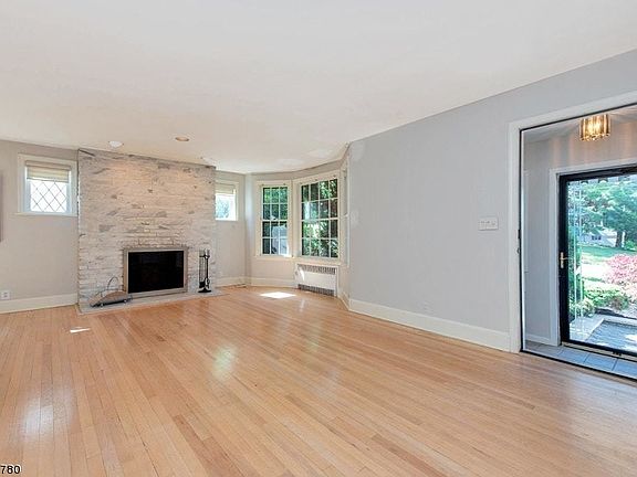 5th image of 48 Lakewood Ave