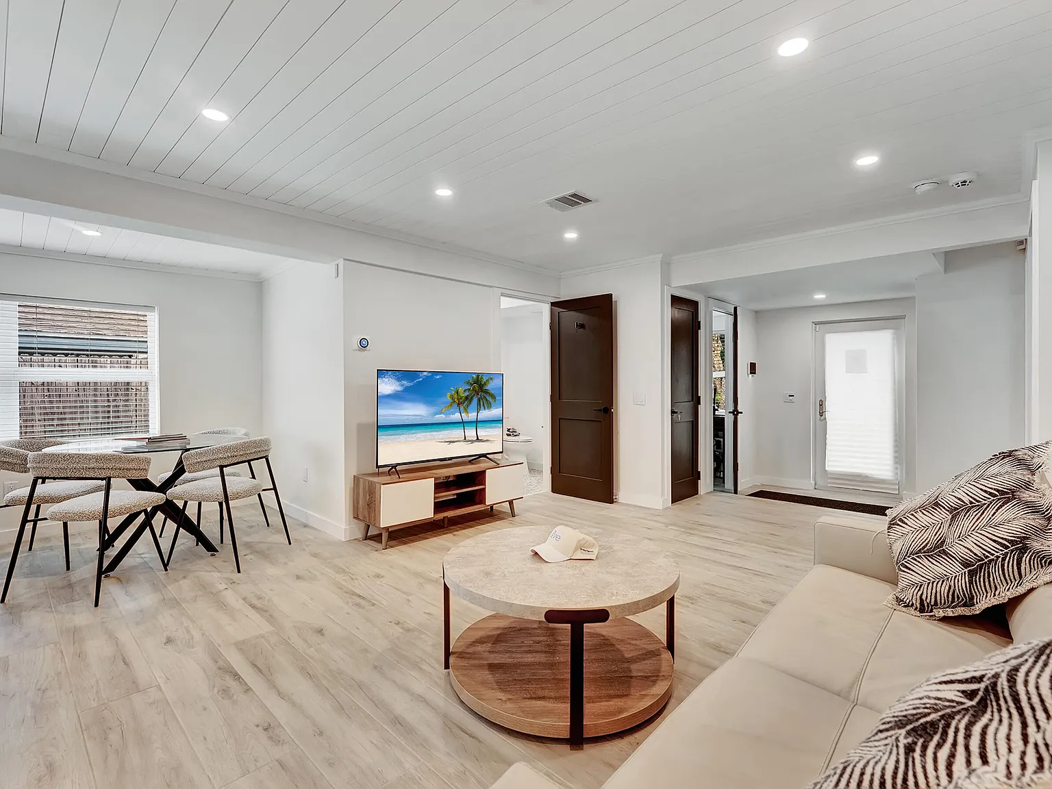 3 bed, 2.0 bath, 1107 sqft, $4,500 — Photo 1