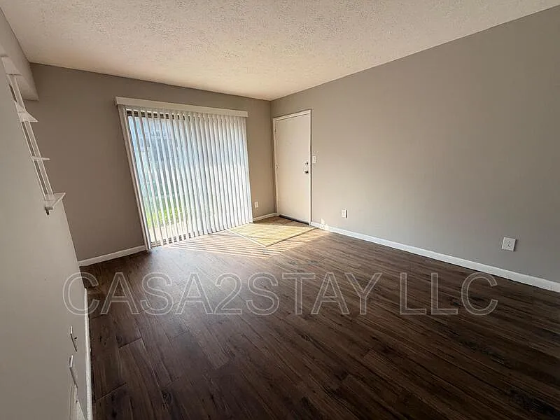 2 bed, 1.0 bath, $750 — Photo 4