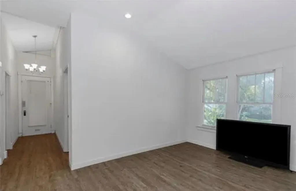 2 bed, 2.0 bath, 600 sqft, $1,600 — Photo 3
