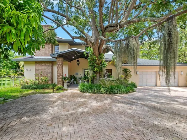 8275 SW 144th St, Palmetto Bay, FL 33158