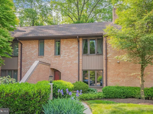 136 Woodgate Ln, Paoli, PA 19301