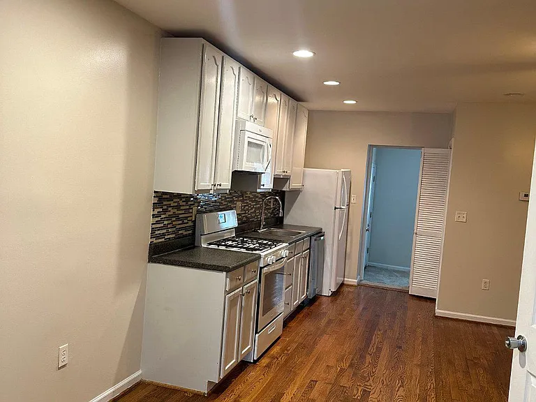 1913 Rosedale St NE #1 — Photo 9