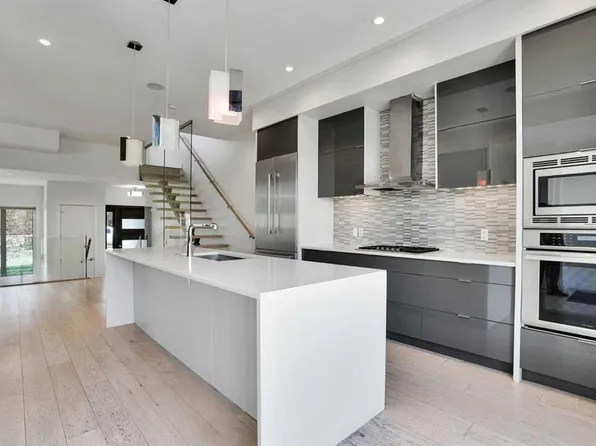 2505 E 21st St SW, Calgary, AB T2T 5A9