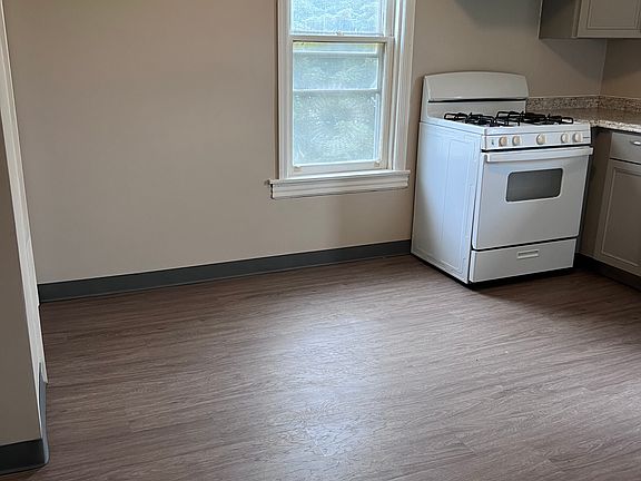 5th image of 230 W Merchant St APT C