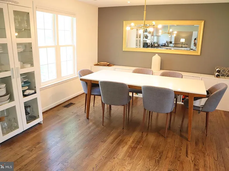 15826 Anamosa Dr — Photo 32