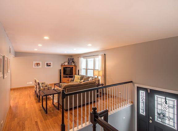 3rd image of 250 Fremont Ct
