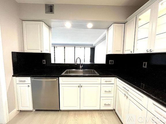 4th image of 3 Grove Isle Dr APT 804