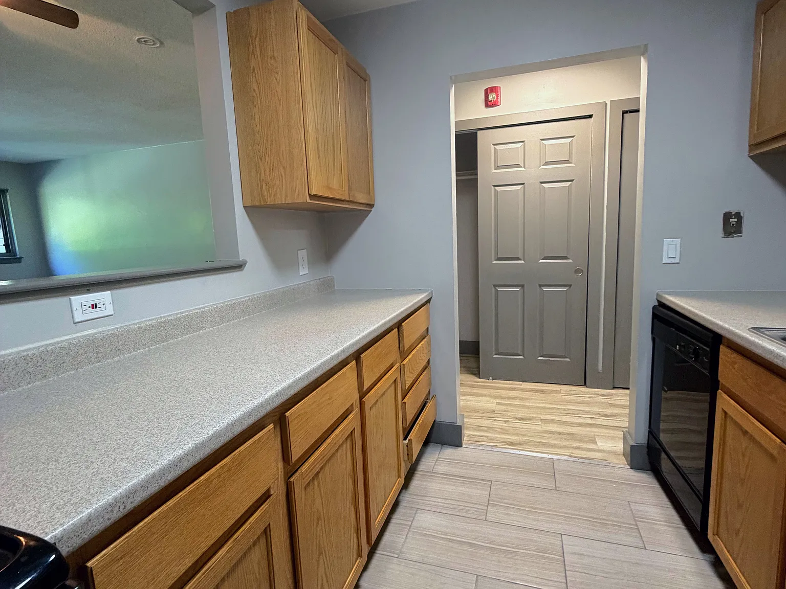 1 bed, 700 sqft, $1,350 — Photo 2