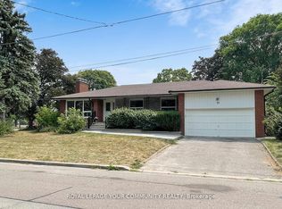 39 Silverview Dr, Toronto, ON M2M 2B5