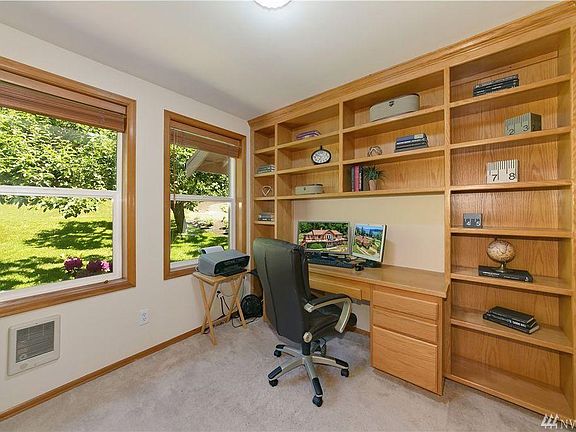 2nd image of 3206 E Lake Sammamish Pkwy NE