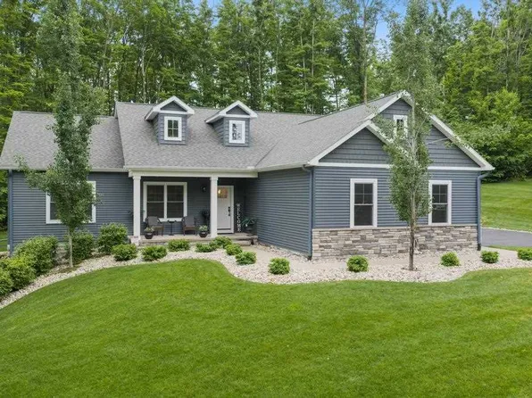 2155 Woodside Dr, Petoskey, MI 49770