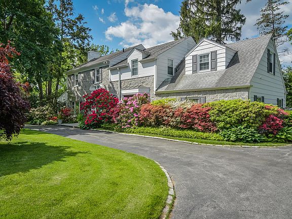 3rd image of 27 Birchwood Ln