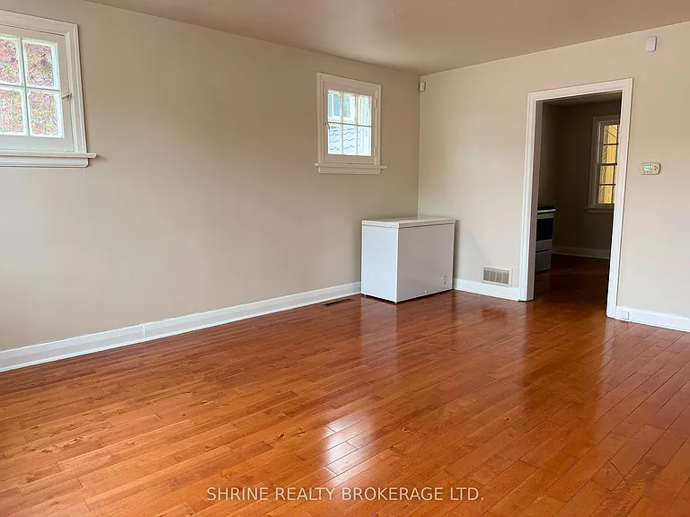 367 Springbank Dr — Photo 16
