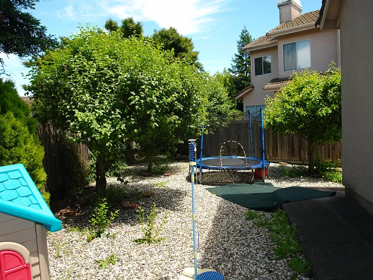1109 Sikes Ct — Photo 2