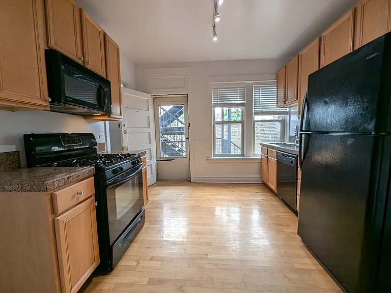 3449 W Schubert Ave #3 — Photo 10