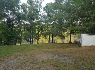 1136 New Zion Rd, Hodges, SC 29653