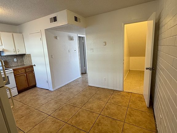 5th image of 3701 Keltner Ave APT 29