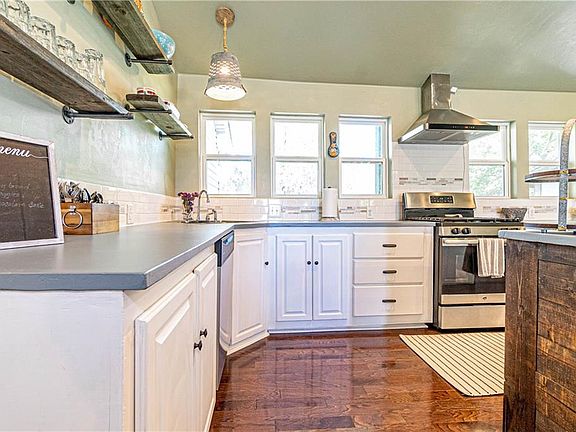 5th image of 975 58th Ave NE