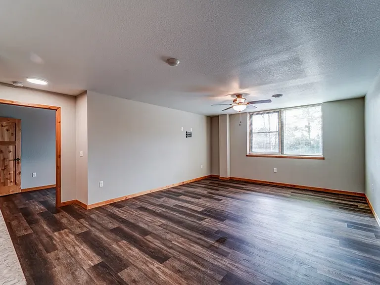 Sunset Place Apartments — Photo 17