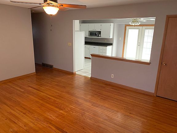 4th image of 1107 E Hosmer St
