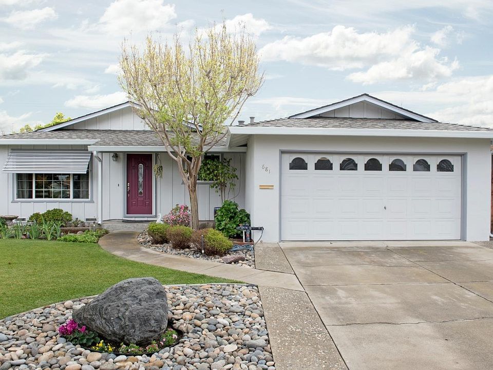 1st image of 681 Briarcliff Ct