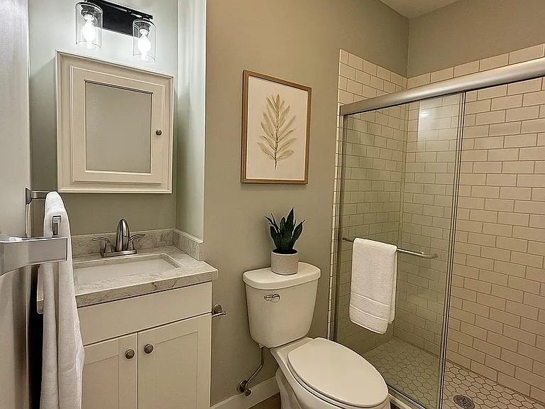 1524 LaSalle Ave — Photo 13