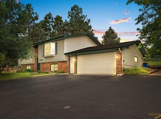 3305 Kerry Dr, Rapid City, SD 57702