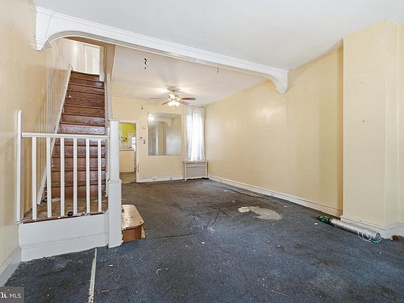 3rd image of 822 E Woodlawn St