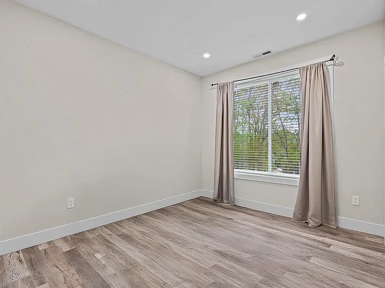 308 Pineridge Dr — Photo 17