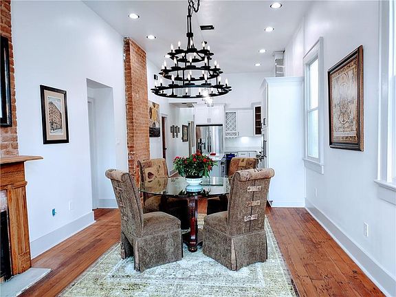 2nd image of 2327 Loyola Ave