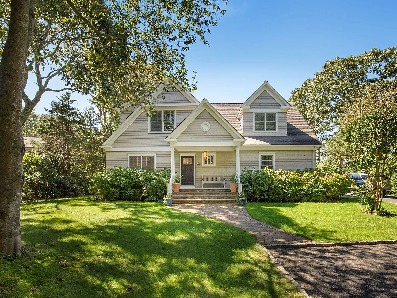 Watermill Hamptons Traditional - Rarely Available — Photo 2