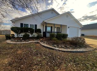 511 Climbing Rose Ct, Fountain Inn, SC 29644