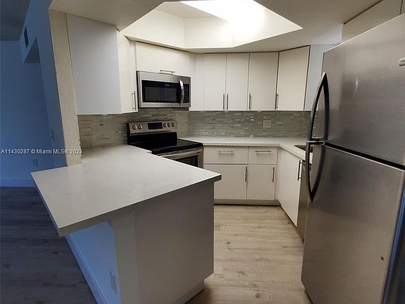 2nd image of 8255 Lake Dr #3088