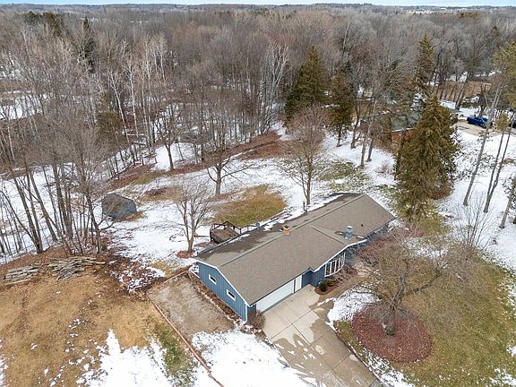 3rd image of 4074 Linden Ln