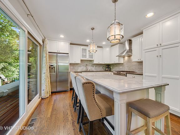5th image of 3637 Saratoga Ave