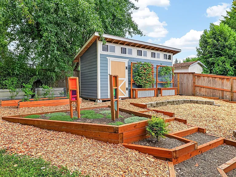 248 NW Ash St — Photo 21