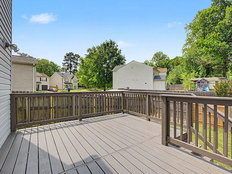 304 Brittania Dr — Photo 16