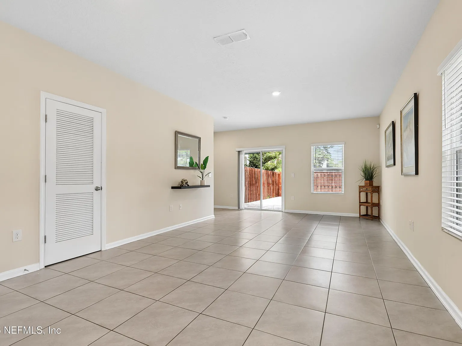3 bed, 2.5 bath, 1492 sqft, $2,300 — Photo 4
