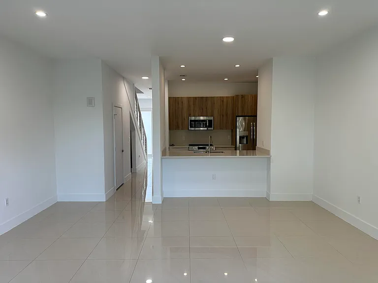 815 NE 17th Ave #3 — Photo 9